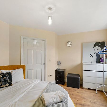 Lt Properties Unique Bungalow Style Spacious One Bedroom Apartment In Luton Town Centre Super Size Round Bed Netflix Zewnętrze zdjęcie