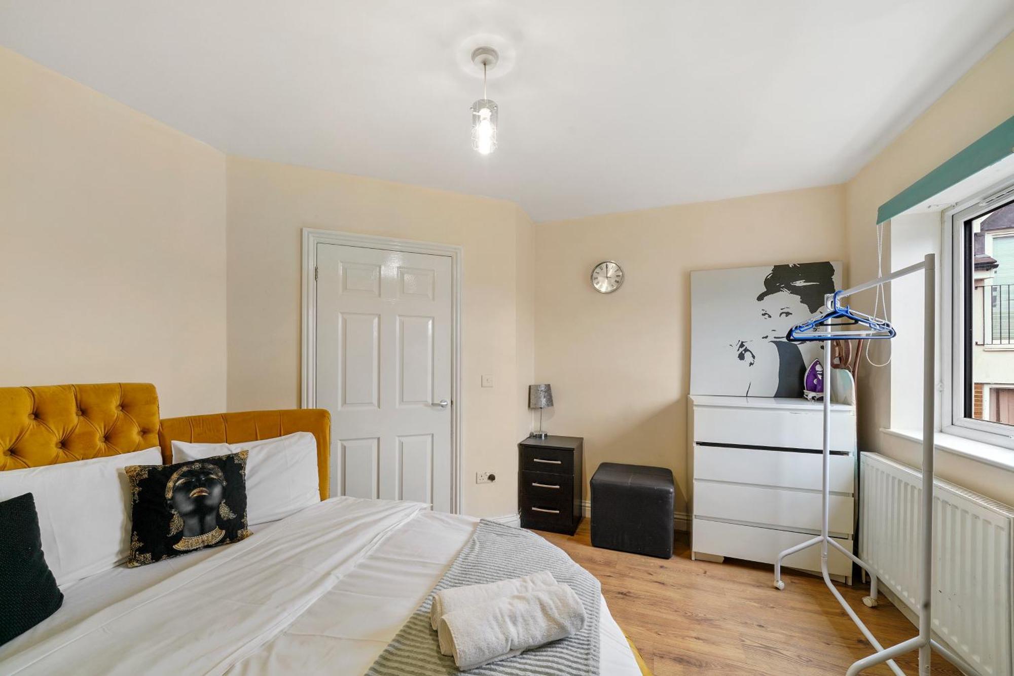 Lt Properties Unique Bungalow Style Spacious One Bedroom Apartment In Luton Town Centre Super Size Round Bed Netflix Zewnętrze zdjęcie